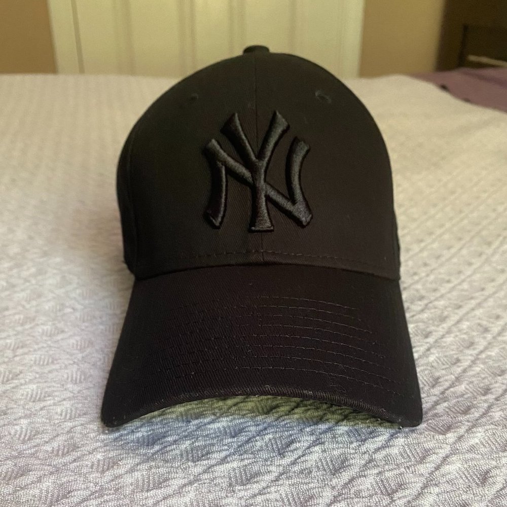 Black New Era Yankees 9FORTY Strapback Baseball Cap